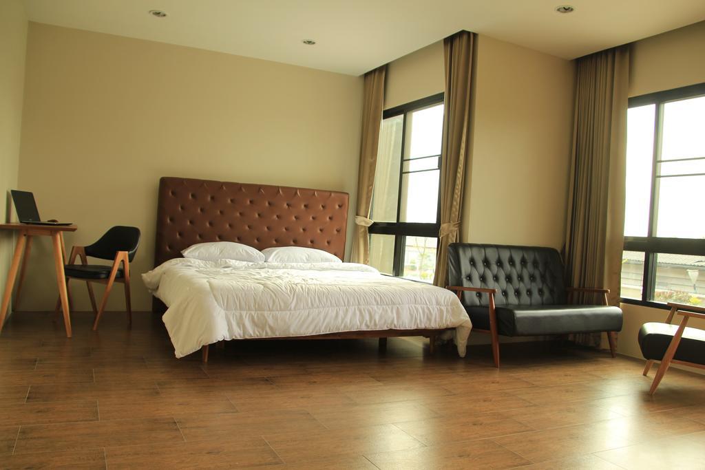 The Residence Thepkanjana Ban Khlong Krathum Baen Kültér fotó