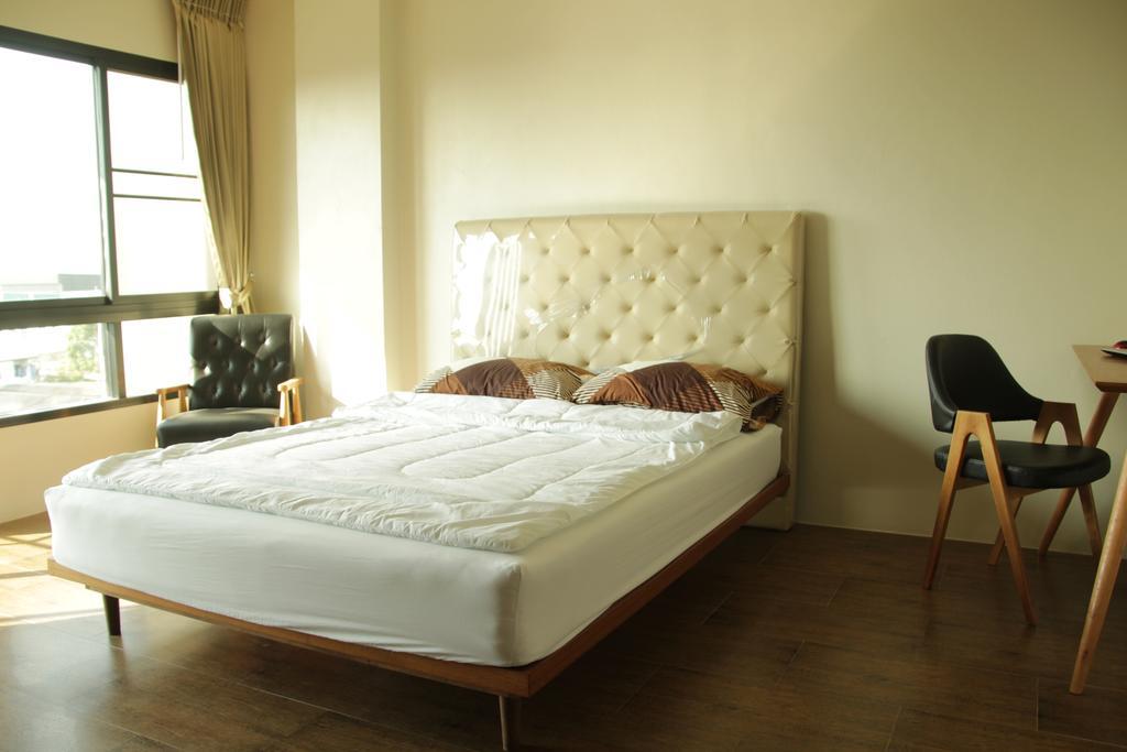 The Residence Thepkanjana Ban Khlong Krathum Baen Kültér fotó
