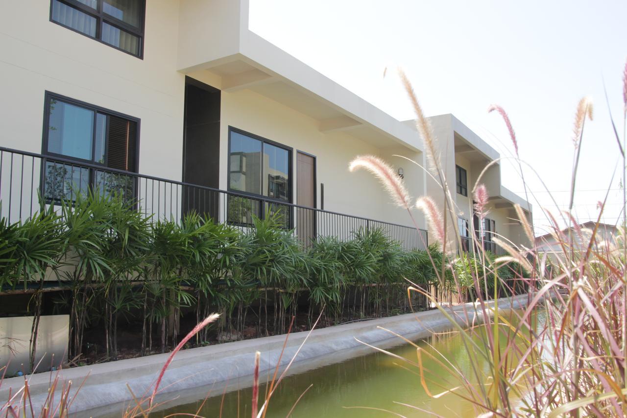 The Residence Thepkanjana Ban Khlong Krathum Baen Kültér fotó
